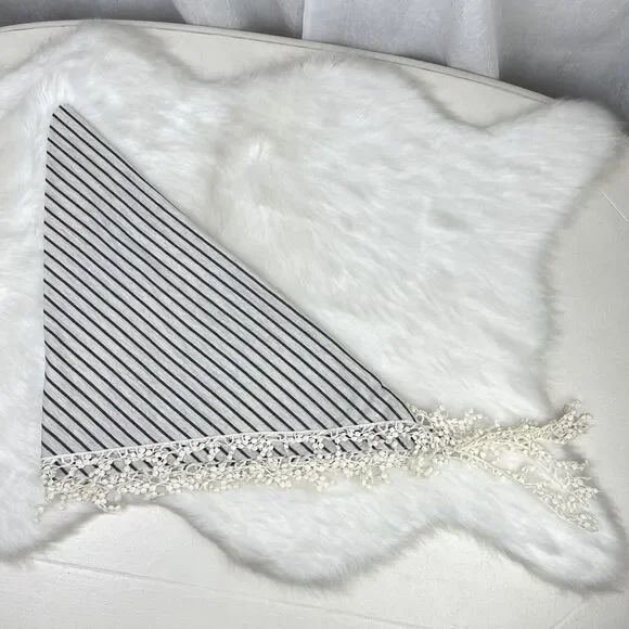 ⚓️ NWOT Oatmeal Black Striped Triangle Bandanna Scarf Lace Fringe Forever 21 OS - Picture 2 of 16